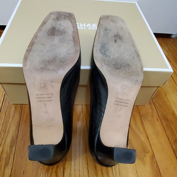 Talbots black snakeskin patterned heels - Sz 7 - Picture 4 of 4